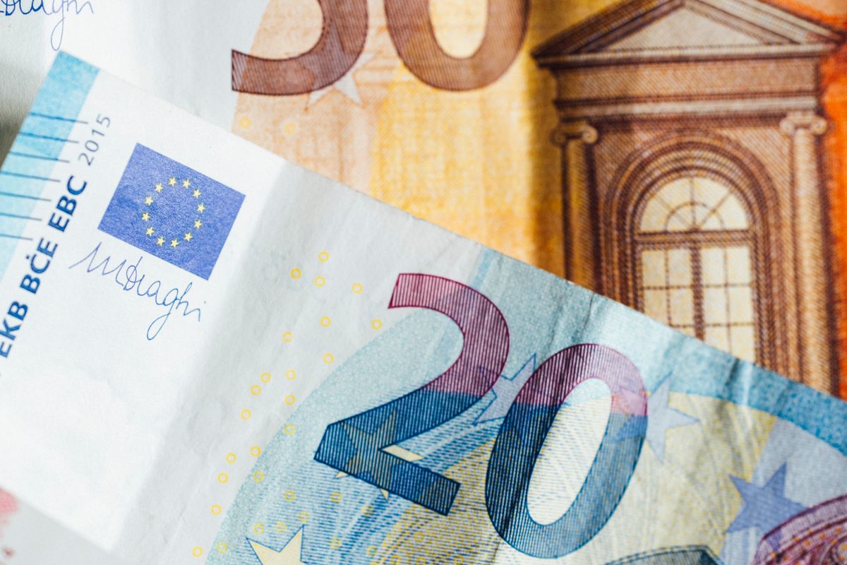 Euro banknotes in close-up, the money a reminder email is chasing
